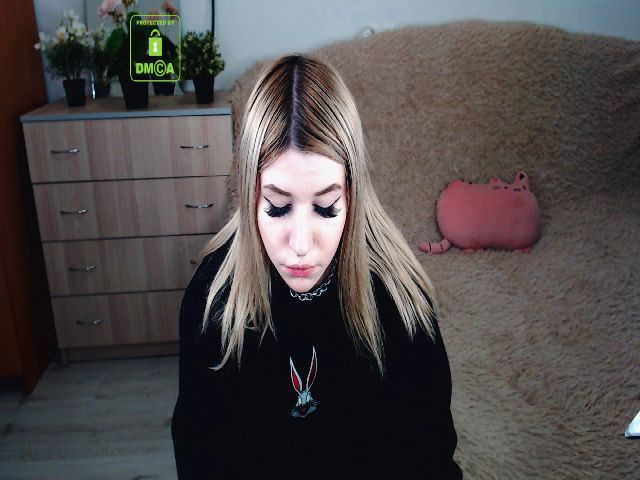 Live sex webcam photo for Alison_Moonli #257261945