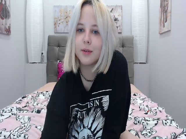 Live sex webcam photo for Helokit #253321328