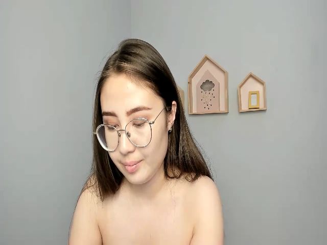 Live sex webcam photo for KimiNei #264013247