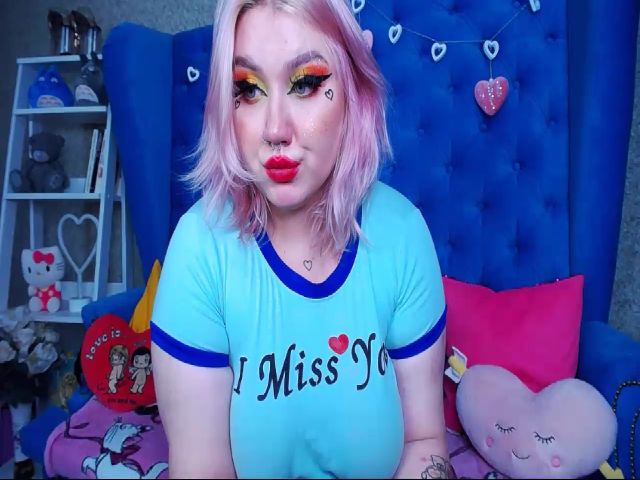 Live sex webcam photo for CurvyAlyce19 #255286435