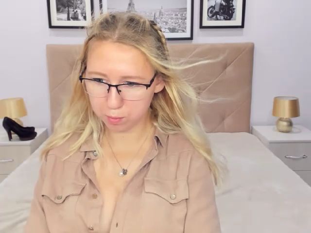 Live sex webcam photo for LizaSwan #255273753