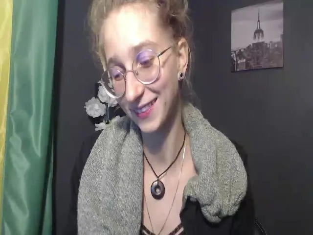 Live sex webcam photo for KINKYkeira #264124237