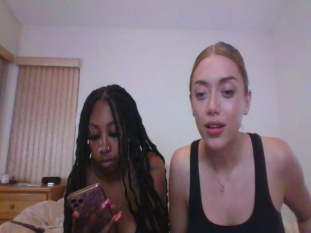 Live sex webcam photo for hennyhoneypot #254362859