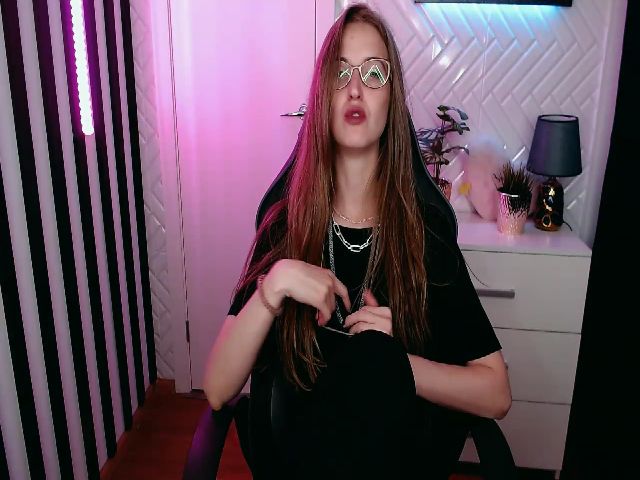 Live sex webcam photo for JennyLovelyS #261956516