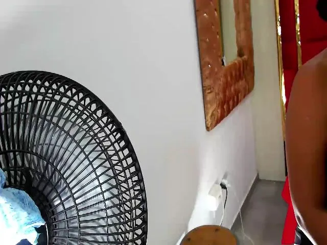 Live sex webcam photo for KimxHottie #254378443