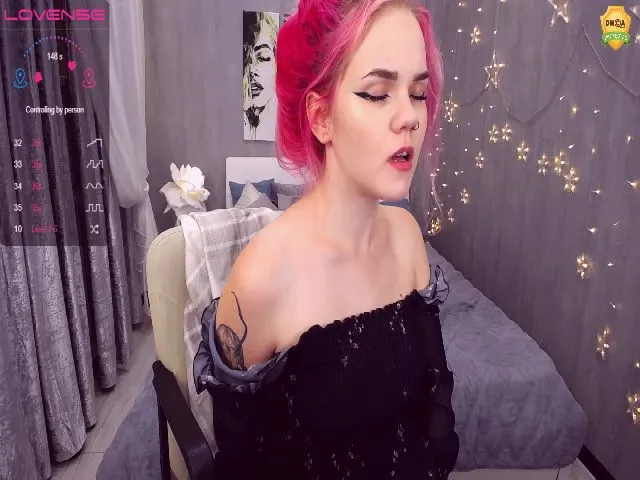 Live sex webcam photo for KerryBlair #256766712