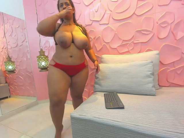 Live sex webcam photo for PenelopeRusso #250420399