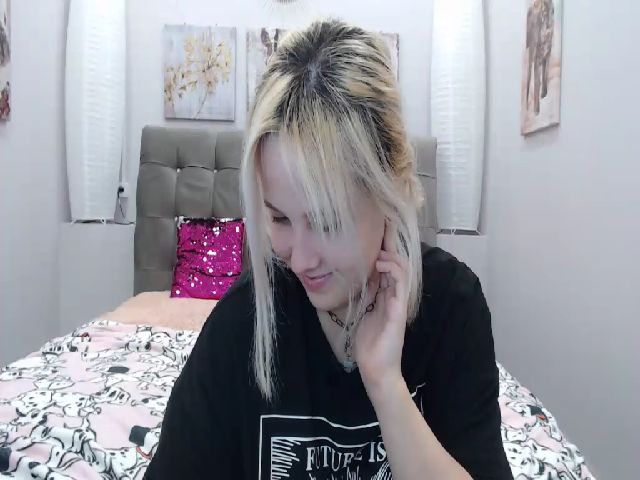 Live sex webcam photo for Helokit #253042160