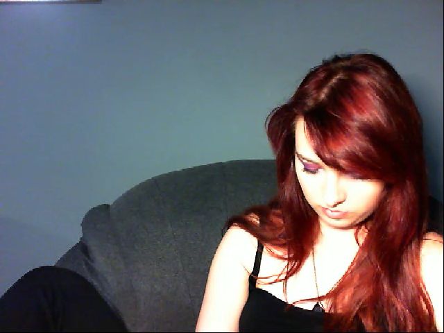 Live sex webcam photo for VirginLuna18 #260121918