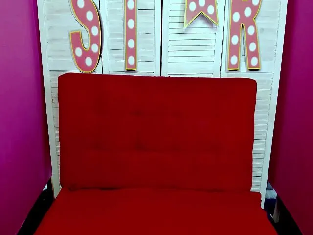 Live sex webcam photo for CassieMilrose #256786264