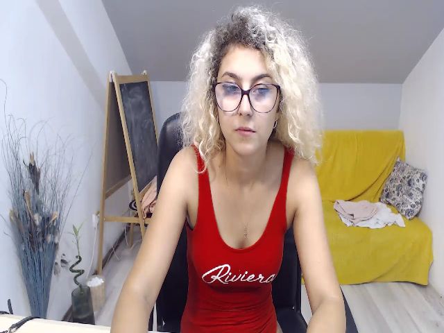 Live sex webcam photo for CurlyBella #253168165