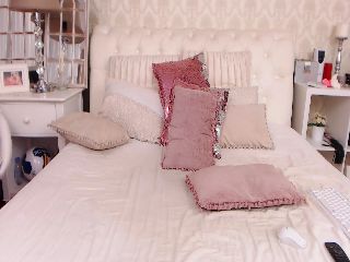 Live sex webcam photo for SofiaLloyd #252076178