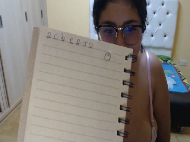 Live sex webcam photo for Aishafoxxx #252685869