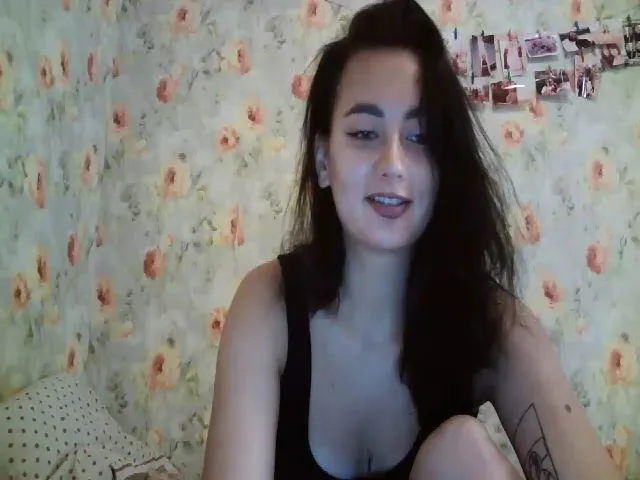 Live sex webcam photo for lolly_hollyy #255897225