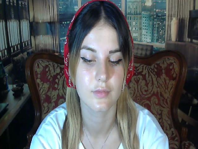 Live sex webcam photo for EmilyFar #254424854