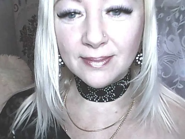 Live sex webcam photo for AnnaSnowy #241162471