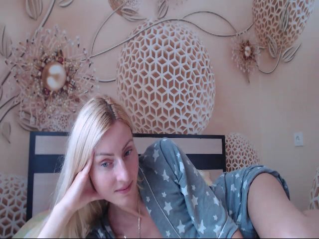 Live sex webcam photo for MeltingJulia #265471363