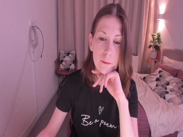 Live sex webcam photo for GretaMiln #253943438