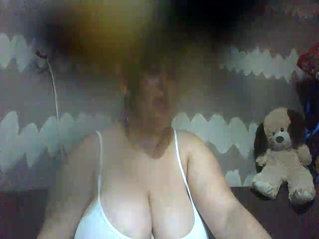 Live sex webcam photo for BigBreastsMia #256100381
