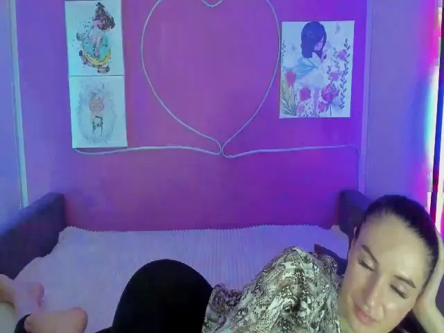 Live sex webcam photo for Lilly_Shine #264045687