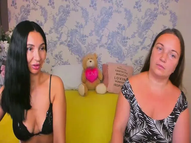 Live sex webcam photo for NikaRysa #255727915