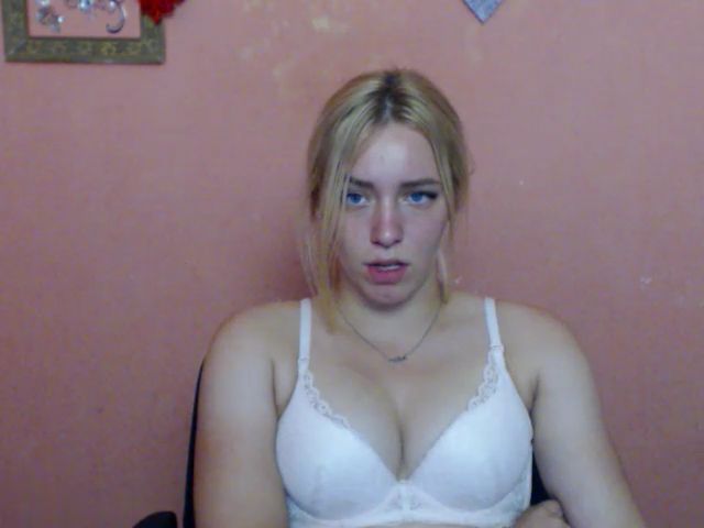 Live sex webcam photo for KetiLove_ #254010232