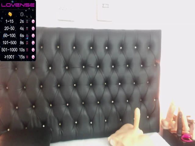 Live sex webcam photo for Shantal_19 #260292069