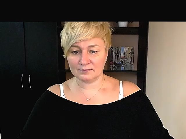 Live sex webcam photo for KailyMey #264402347