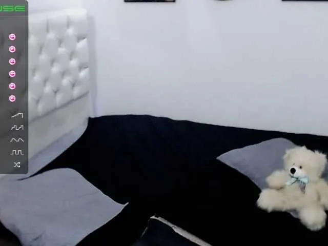 Live sex webcam photo for Diamond-Valer #241371646