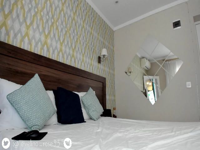 Live sex webcam photo for Evelinarosse #264155500