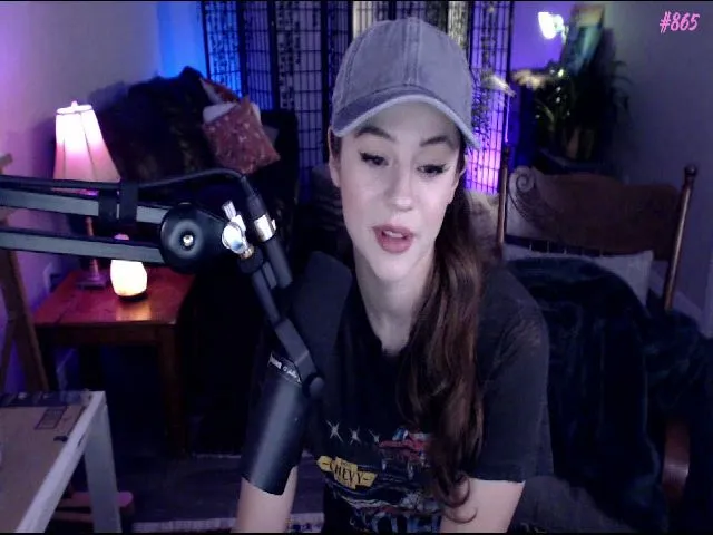 Live sex webcam photo for Sophelia #263480823