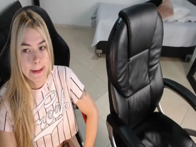 Live sex webcam photo for Thaunhty #261149808