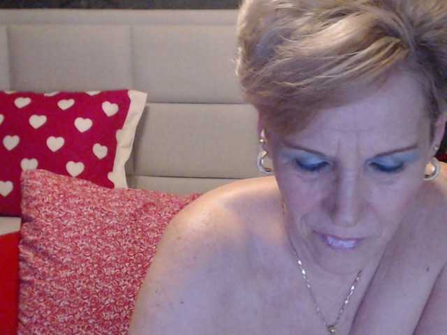 Live sex webcam photo for ANGELGRANNY #241914061