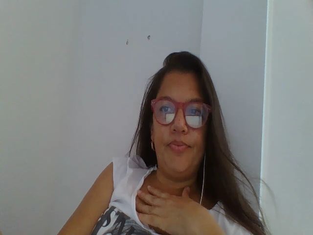 Live sex webcam photo for SweetLola01 #262083228