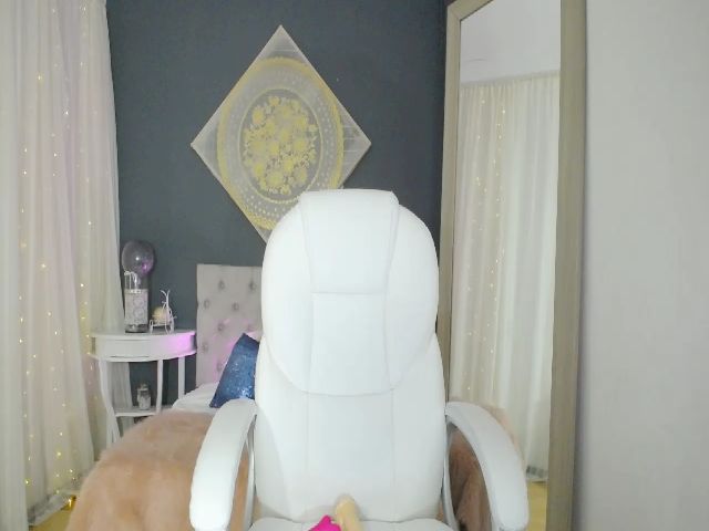 Live sex webcam photo for Karina_V #254733705