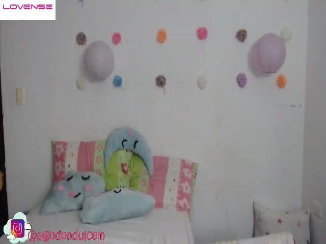 Live sex webcam photo for Em_aa #258003132