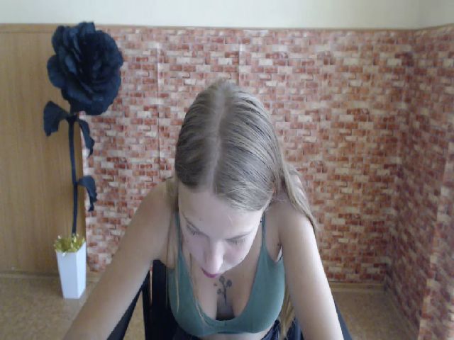 Live sex webcam photo for SshyTeen #259830767