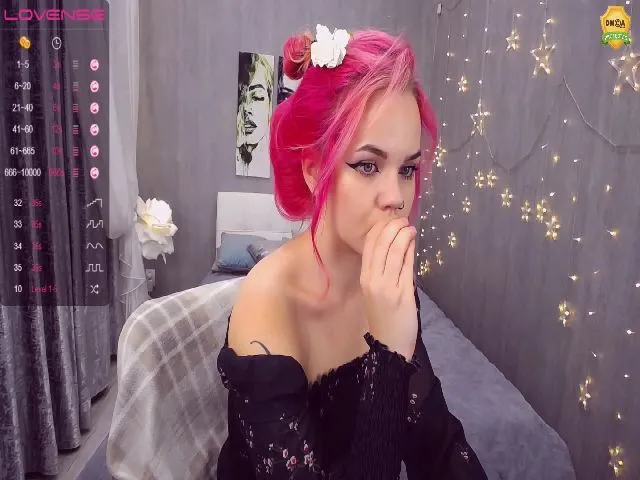 Live sex webcam photo for KerryBlair #255593839