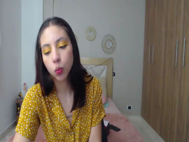 Live sex webcam photo for Emily_evans18 #265363614