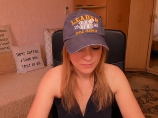 Live sex webcam photo for CherishSia #240683704