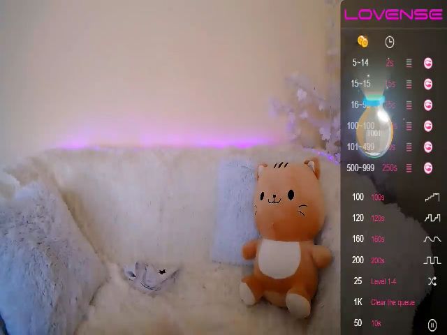 Live sex webcam photo for HarleyQuinnX_ #255981441