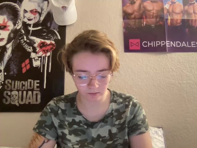 Live sex webcam photo for CandyBurger #252864354