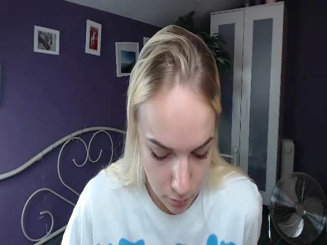 Live sex webcam photo for JoanQueen #264832742