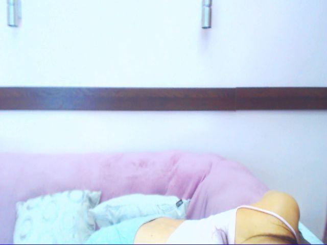 Live sex webcam photo for BlueAbelle #262004384