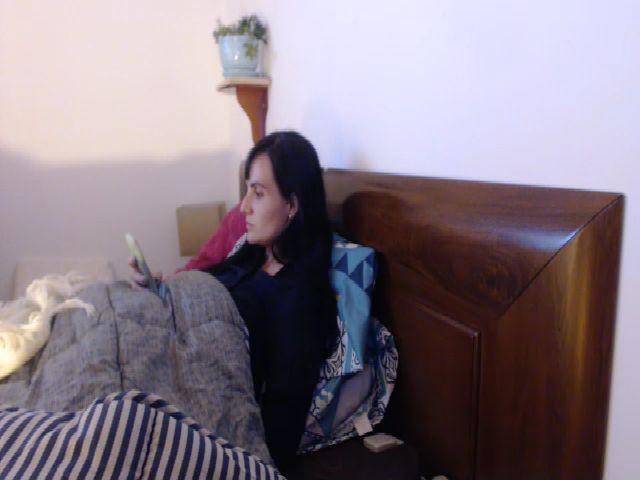 Live sex webcam photo for isabellazee2 #257292673