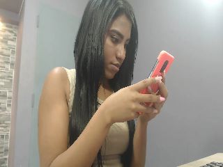 Live sex webcam photo for Saray22xx #251725094