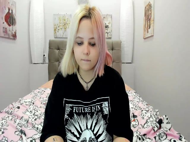 Live sex webcam photo for Helokit #260427870