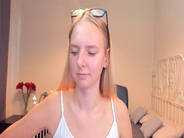 Live sex webcam photo for O1iv1a #262219730