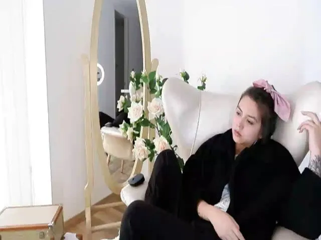 Live sex webcam photo for Anne_boleyn_ #261581211