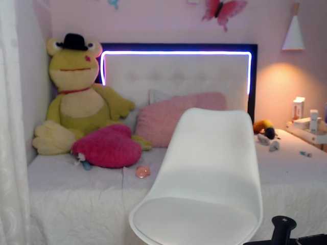 Live sex webcam photo for liannamillan #240953773